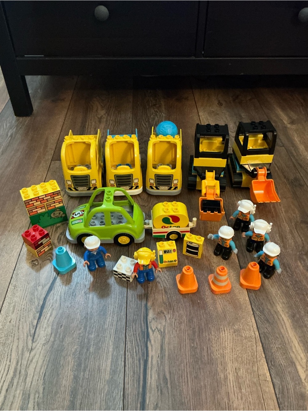 Lego Duplo Construction & Octan Lot- Vehicles, People & Bricks